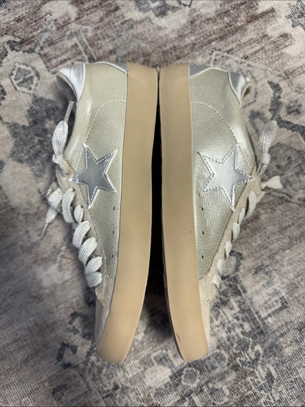 ShuShop Low-Top Paula Sneakers in Light Gray with Silver Star